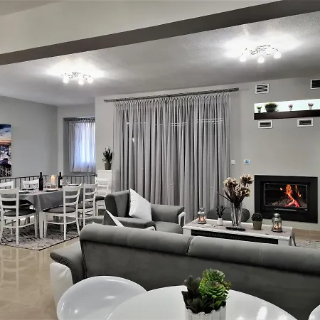 Lirtzis Luxury *