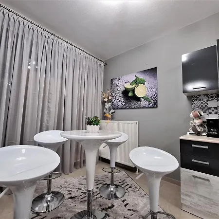 Lirtzis Luxury *